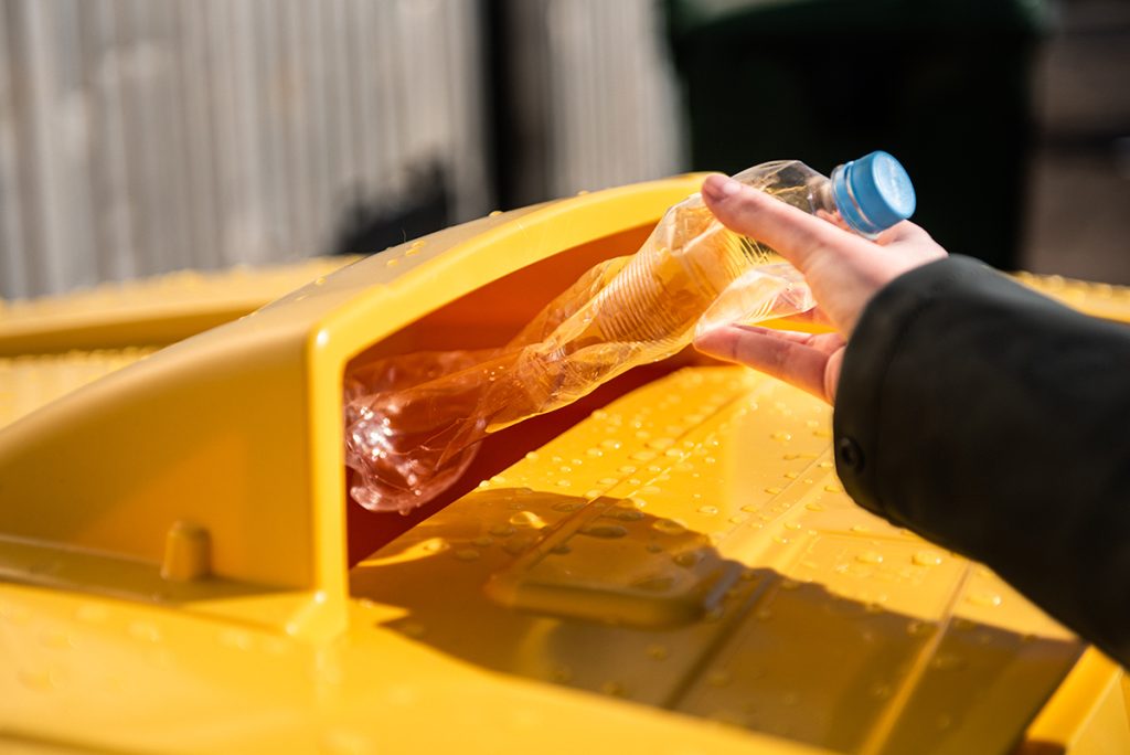 Aptauja par sadzīves un šķiroto atkritumu infrastruktūras attīstīšanu daudzdzīvokļu namu kvartālā