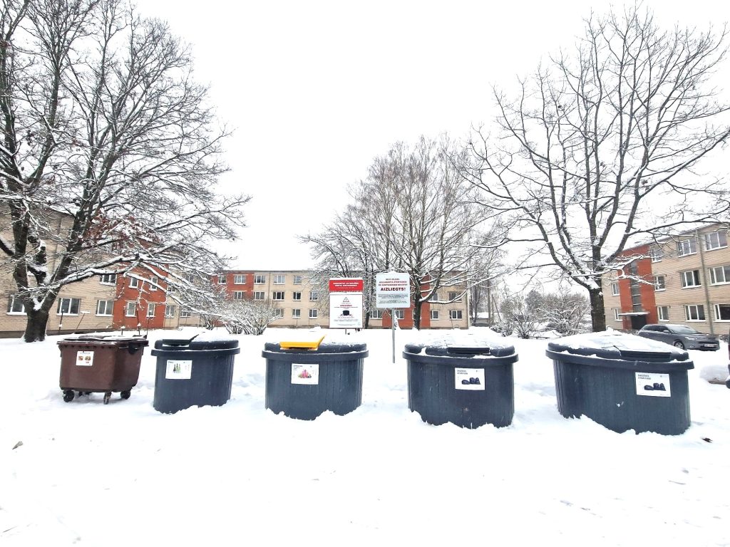 Siguldā uzstādīti pirmie pazemes konteineri sadzīves atkritumiem